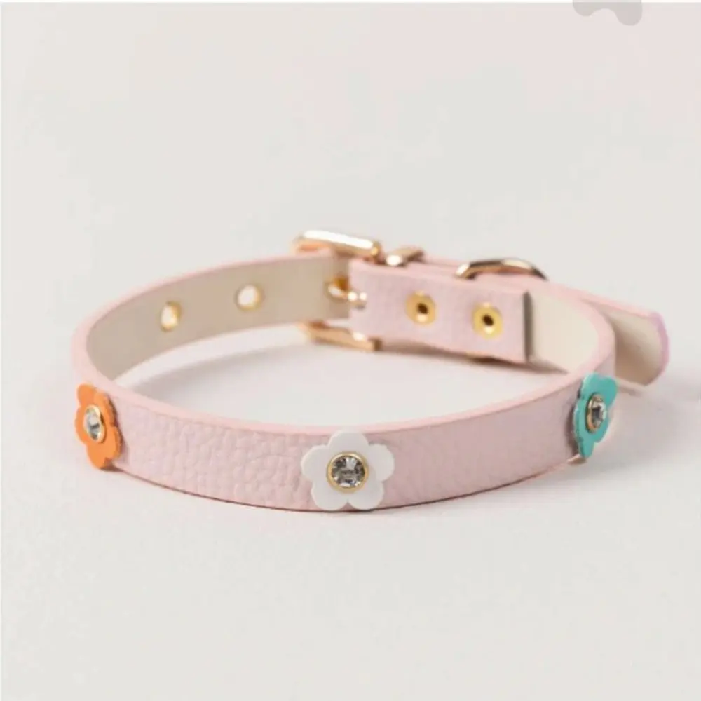 Collar con flores